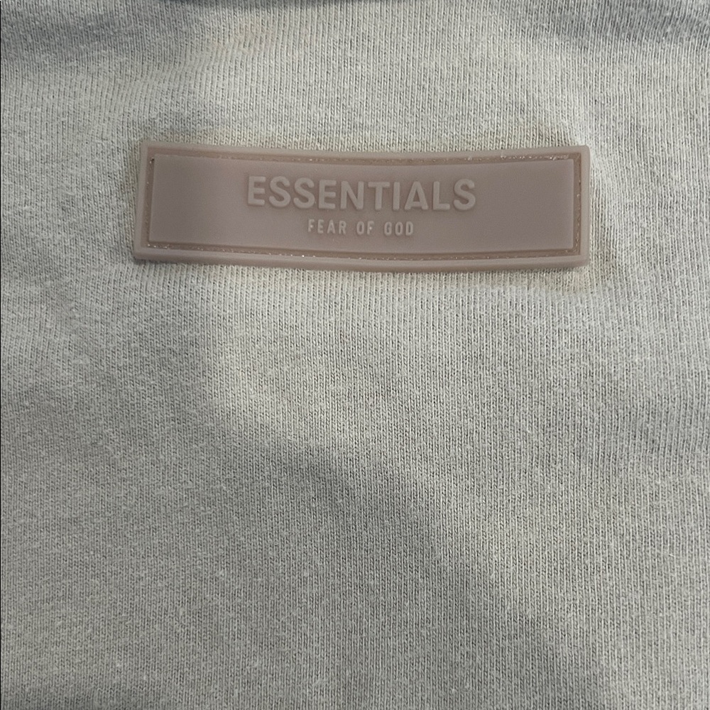 Fear of God Essentials Logo T-Shirt Stone Gray Tan Size XL Streetwear Tee - Picture 5 of 5